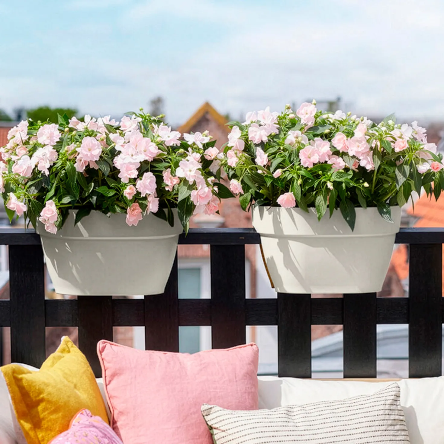 Vibia Campana Flower Bridge Seidenweiß - Sofort mehr Stil im Garten